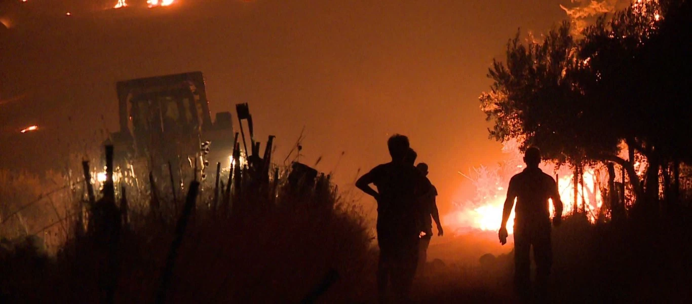 Ο Δήμαρχος Μαντουδίου εκθέτει την κυβέρνηση: «Οι ρίψεις ξεκίνησαν στις 11:30 το πρωί - Eπιχειρούσε μόνο ένα ελικόπτερο»!